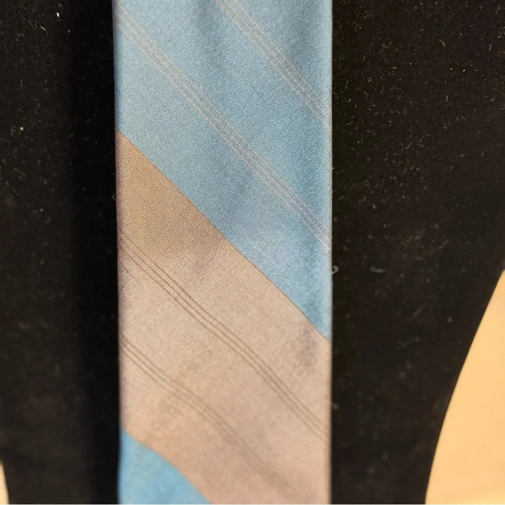 Men’s blue and gray vintage wide striped Peacocks Tie.‎ 1990’s - early 2000’s